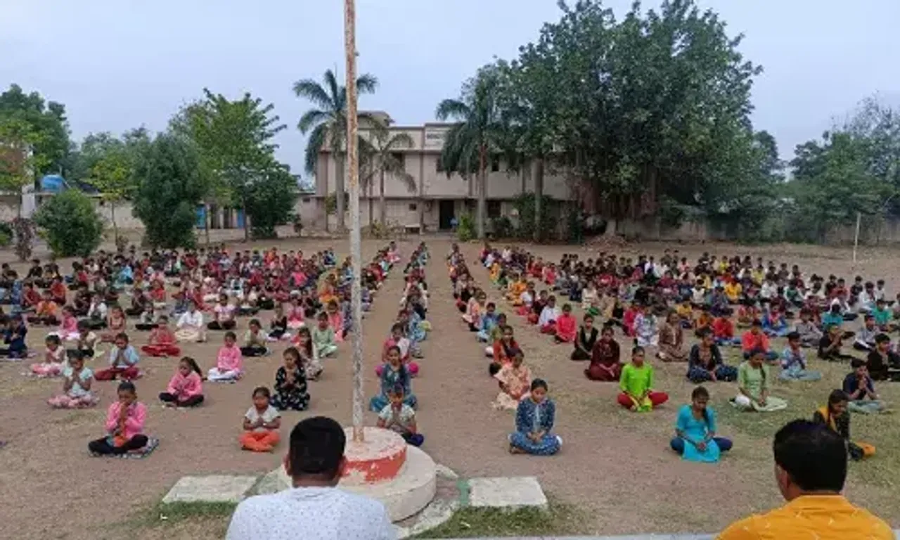 ભરૂચ: હાંસોટ તાલુકાનાં ઇલાવ ગામની આર.કે.વકીલ શાળામા વિશ્વ યોગ દિવસની કરવામાં આવી ઉજવણી