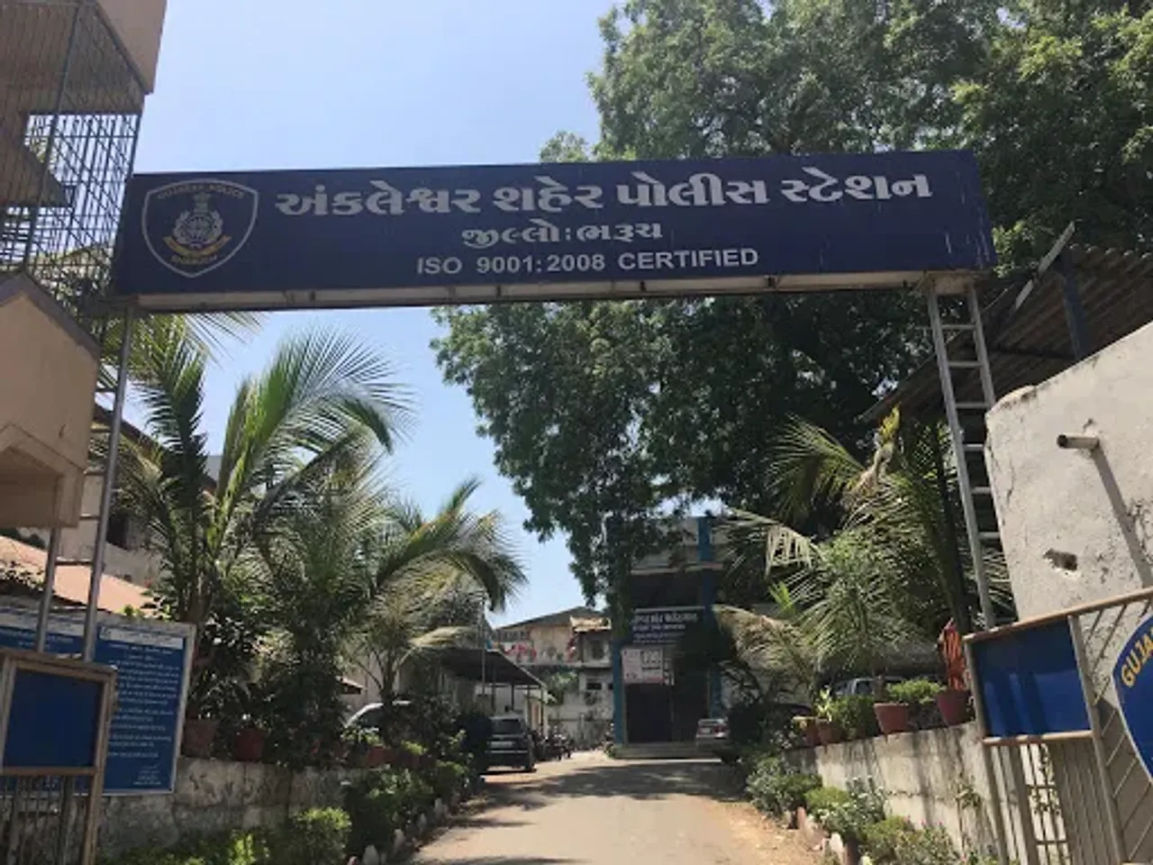 અંકલેશ્વર: એ ડિવિઝન પોલીસે કારમાં વિદેશી દારૂની હેરાફેરી કરતા બુટલેગરની કરી ધરપકડ, રૂ.5.72 લાખથી વધુનો મુદ્દામાલ કરાયો જપ્ત