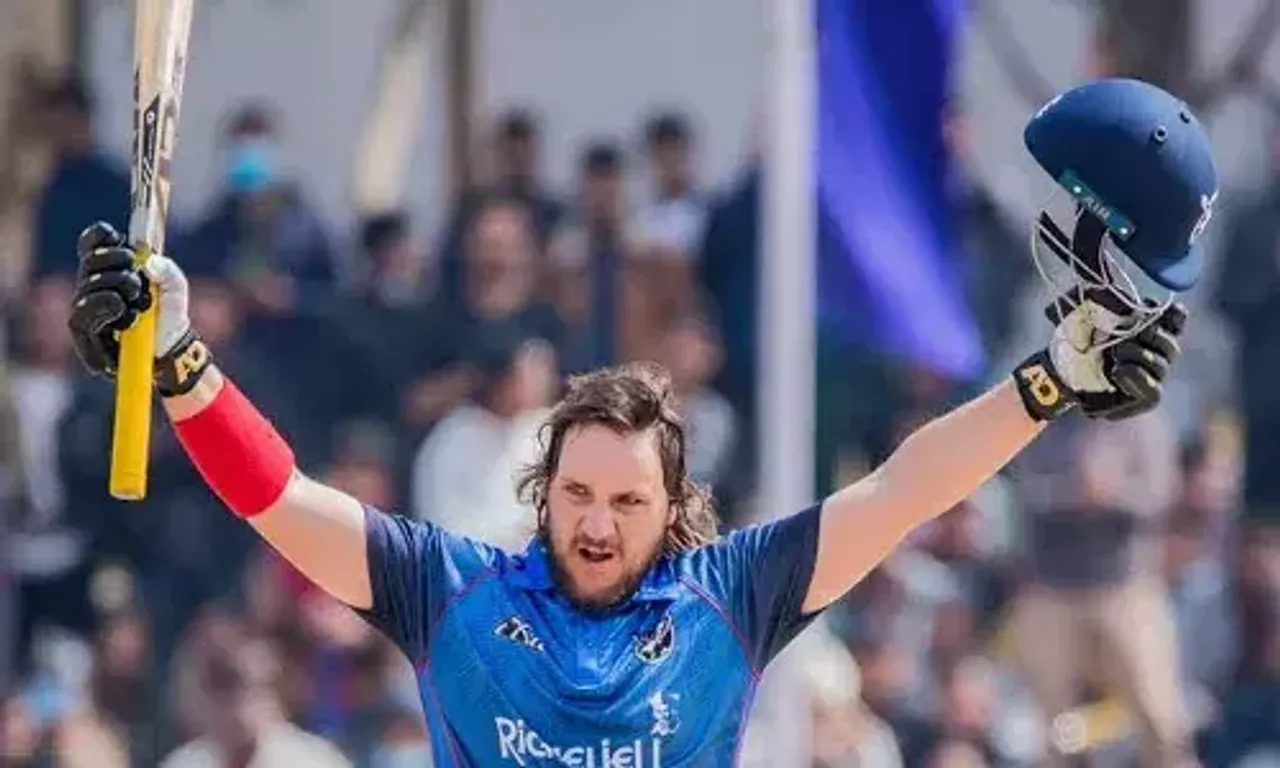 T20Iમાં ફાસ્ટેસ્ટ સેન્યુરી:11 ચોગ્ગા અને 8 છગ્ગા ફટકારી 33 બોલમાં નામીબિયાના ઇટને સદી પૂરી કરી