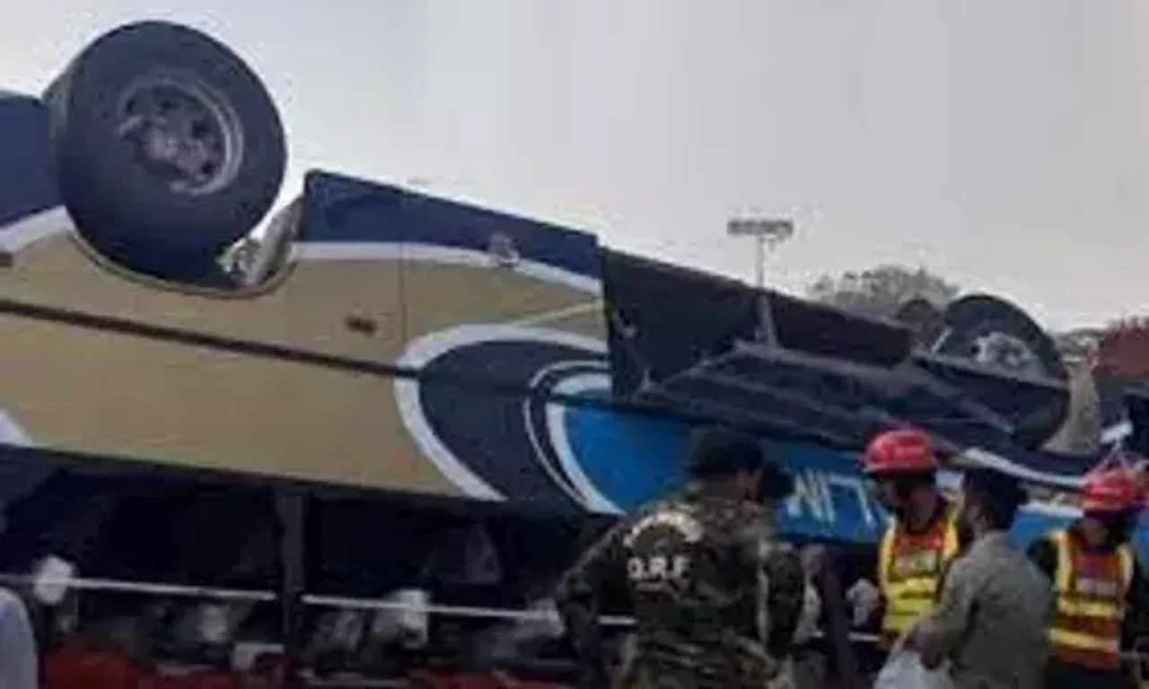પાકિસ્તાનના પંજાબ પ્રાંતમાં ઈસ્લામાબાદ-લાહોર હાઈવે પર મુસાફરોથી ભરેલી બસ પલટી, 11 લોકોએ જીવ ગુમાવ્યા