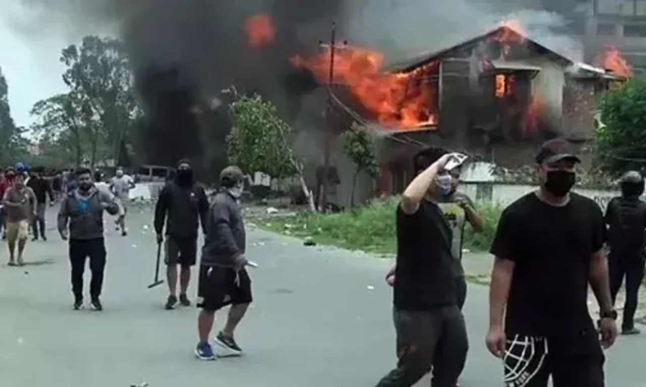 મણિપુર : પાંચ જિલ્લાઓમાં ફરી કર્ફ્યુ લાગુ કરાયું, કથિત રીતે ત્રણ લોકોની ગોળી મારીને હત્યા કરવામાં આવી