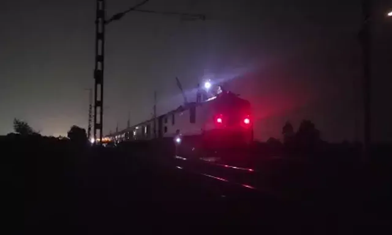 અંકલેશ્વર - ભરૂચ વચ્ચે ઓવરહેડ કેબલ તૂટી પડતા રેલ વ્યવહાર ખોરવાયો, વાંચો કેટલી ટ્રેનને થઈ અસર