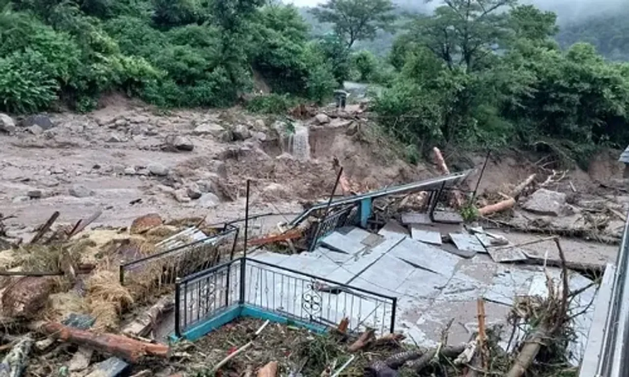 હિમાચલ પ્રદેશ : સોલનના કાંડાઘાટમાં વાદળ ફાટ્યું, સાતના મોત, મંડીમાં ઘણા લોકો ગુમ, ભૂસ્ખલનને કારણે રસ્તાઓ બંધ