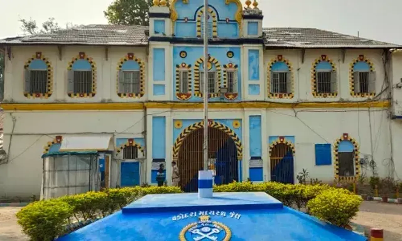 વડોદરા સેન્ટ્રલ જેલમાં એવી ચૂંટણી થાય છે જેમાં માટલાનો ઉપયોગ મતપેટીઓ તરીકે કરાય.!