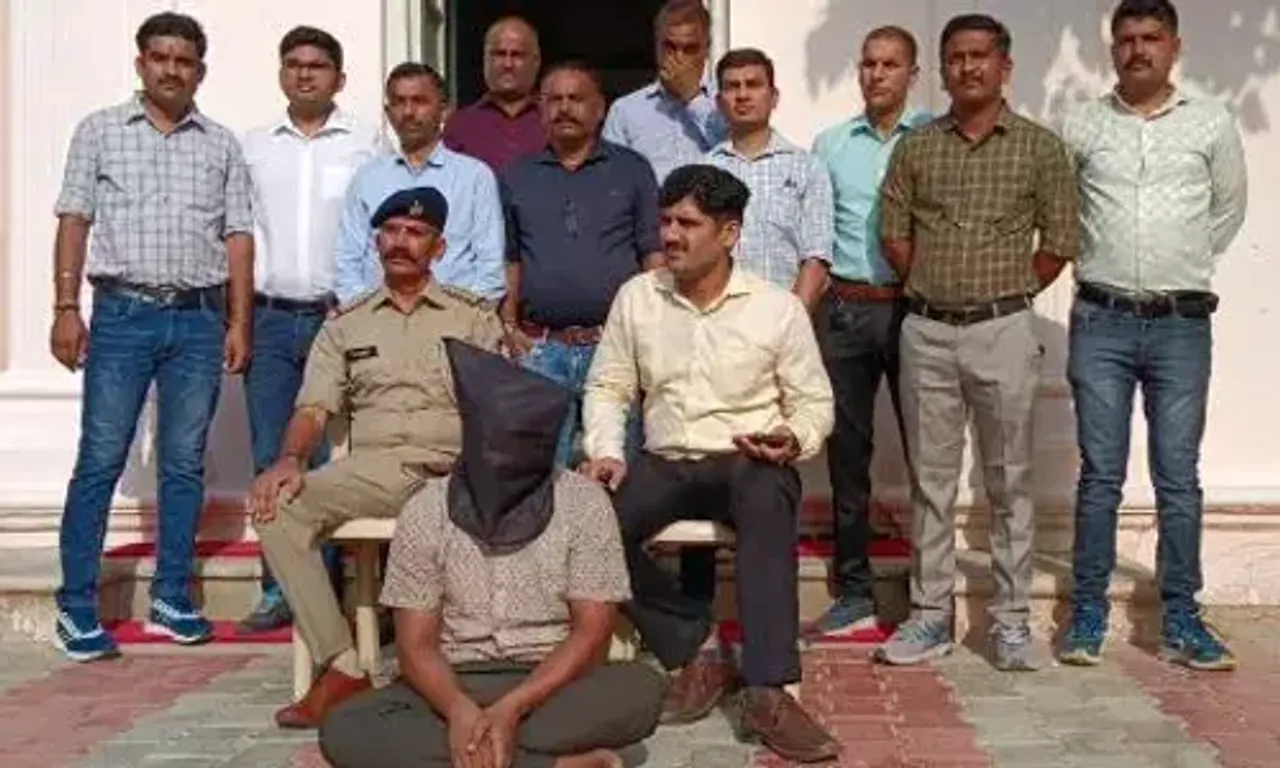 બનાસકાંઠા : પાલનપુરના કંથેરીયા હનુમાન મંદિરે ચોરી કરનાર શખ્સ ઝડપાયો, રૂ. 3.38 લાખનો મુદ્દામાલ જપ્ત...