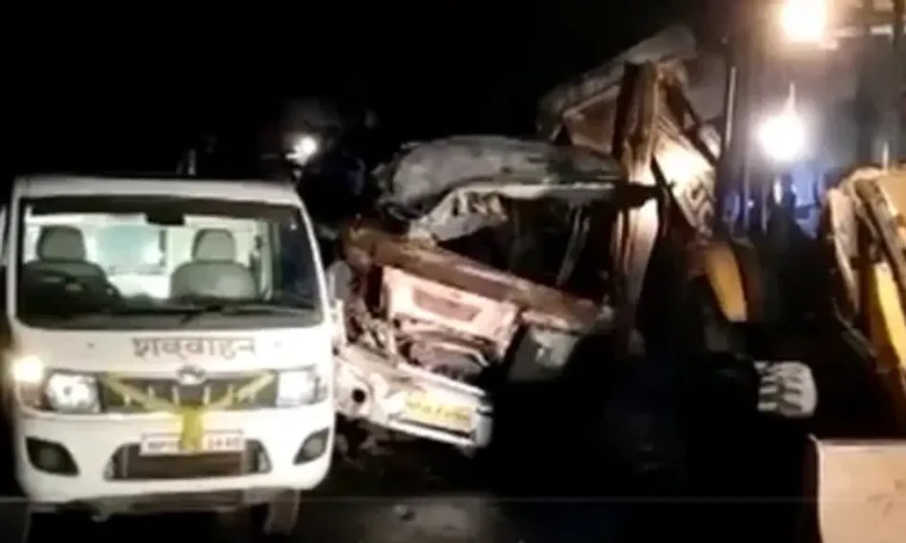 મધ્યપ્રદેશના ગુનામાં એક ભયાનક માર્ગ અકસ્માત, મુસાફરોથી ભરેલી બસ ડમ્પર સાથે અથડાઈ, 13 લોકોના મોત
