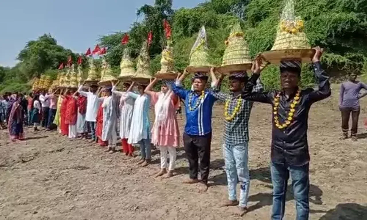 ભરૂચ : આહીર સમાજ દ્વારા જૂના તવરા ગામે યોજાય જવારા વિસર્જન યાત્રા, માઁ નમદાના નીરમાં કરાયું જવારા વિસર્જન