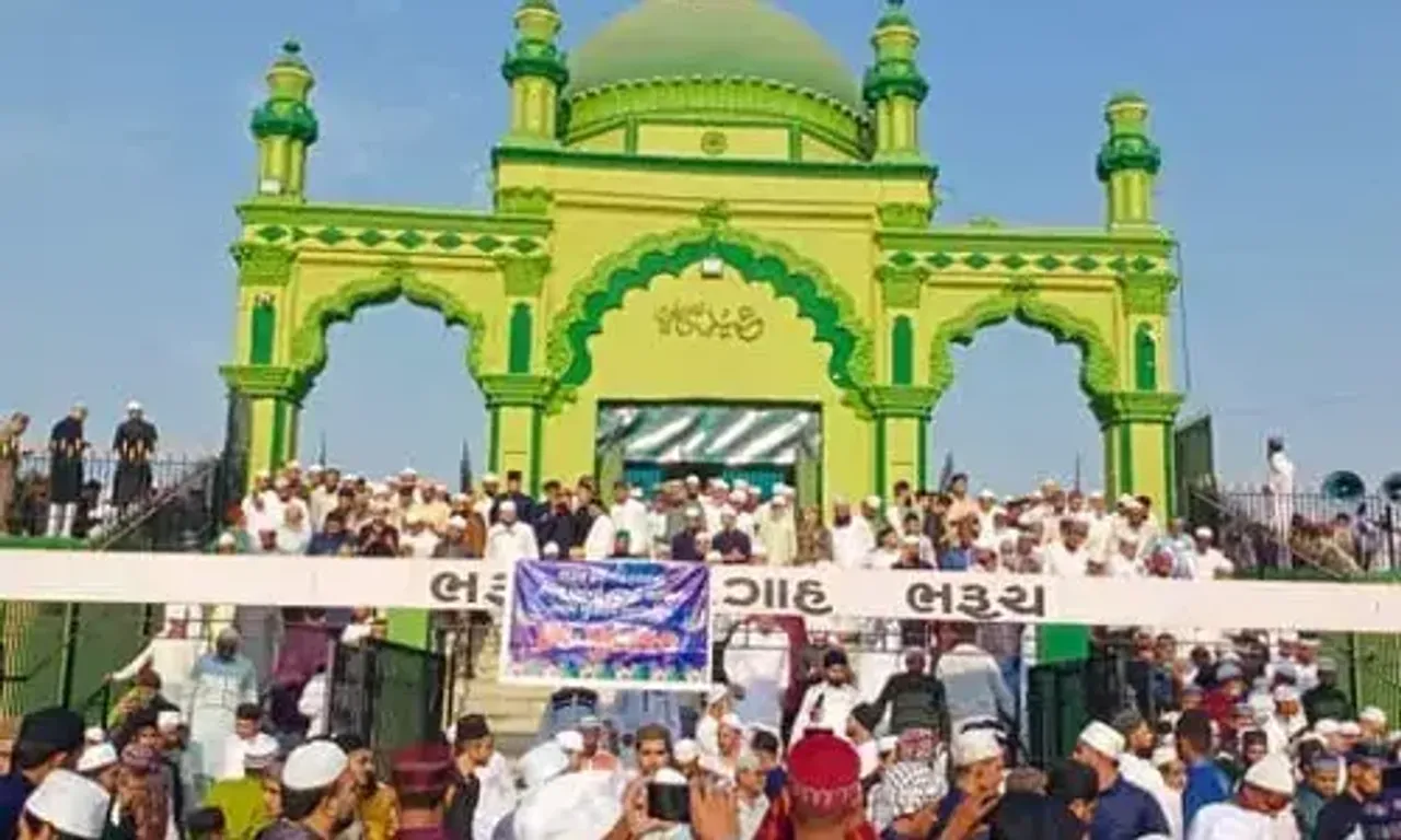 ભરુચ-અંકલેશ્વરમાં ઈદગાહ મેદાન ખાતે મુસ્લિમ બિરાદરોએ નમાજ અદા કરી, ઈદની નમાજ બાદ પરસ્પર મુબારકબાદી પાઠવી