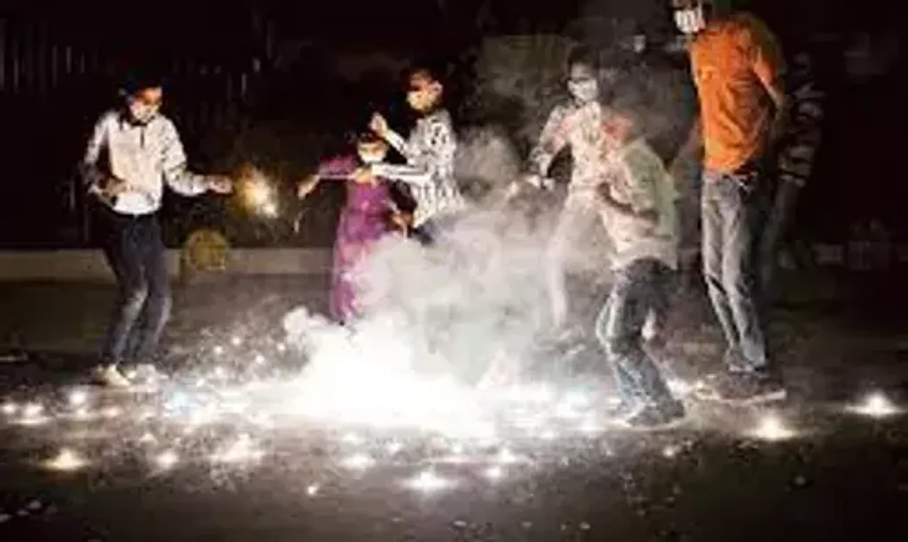 નાતાલ અને નવા વર્ષની ઉજવણીને લઇને અમદાવાદ પોલીસ કમિશ્નરનું જાહેરનામું, વાંચો રાત્રે કેટલા વાગ્યે ફટાકડા ફોડી શકશો