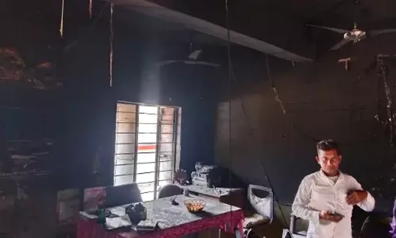 ભરૂચ: નેત્રંગની અરેઠી પ્રાથમિક શાળામાં આગ, કમ્પ્યુટર સહિતનો સામાન બળીને ખાક