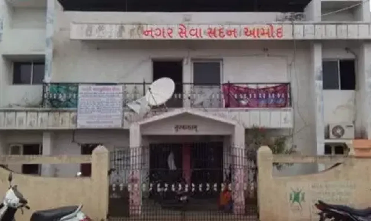 ભરૂચ : આમોદ ખાતે પાલિકા દ્વારા પાઇપલાઇનની કામગીરીમાં ભ્રષ્ટાચાર થયો હોવાનો ગ્રામજનોનો આક્ષેપ...