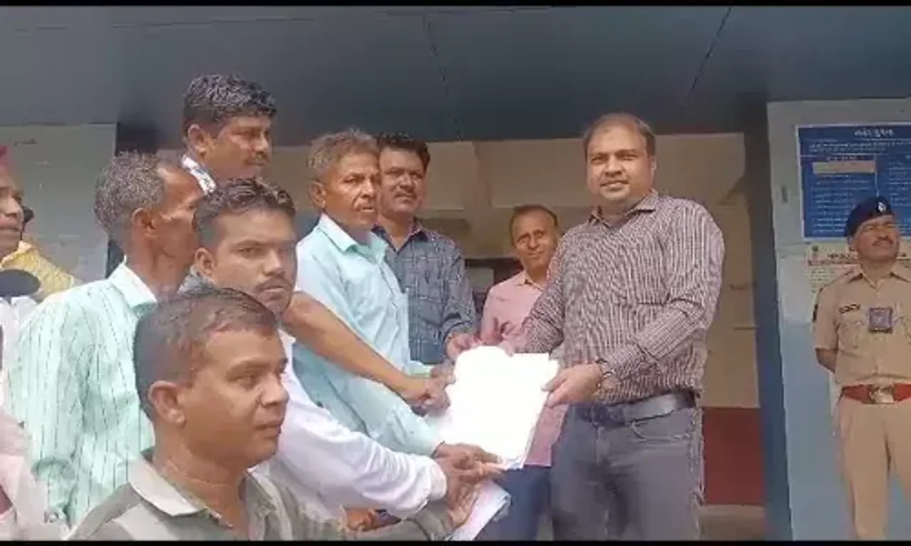 ભરુચ : જય આદિવાસી મહાસંઘ દ્વારા વન અધિકાર કાયદા ૨૦૦૬ ના અમલીકરણ માટે ઝઘડીયા પ્રાંત અધિકારીને રેલી યોજી આવેદનપત્ર પાઠવ્યું, પાંચ માંગણીની કરી રજૂઆત