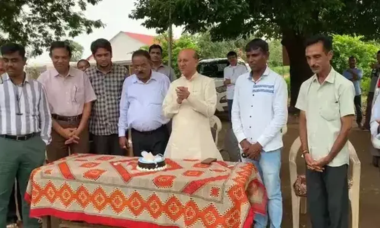 ભરૂચ : નેત્રંગની ચાસવડ આશ્રમ શાળા ખાતે પૂર્વ મંત્રી ખુમાનસિંહ વાંસીયાએ PM મોદીના જન્મદિવસની ઉજવણી કરી