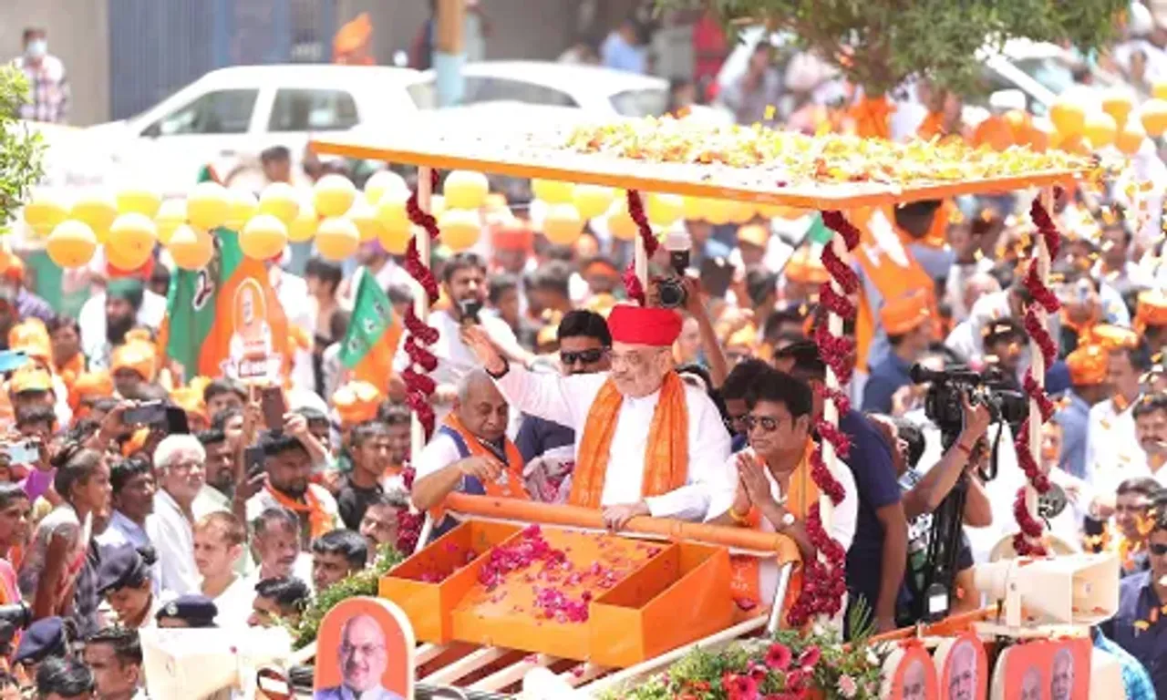 ગૃહમંત્રી અમિત શાહે અમદાવાદમાં રોડ શો કર્યા બાદ ઝંઝાવાતી સભા ગજવી