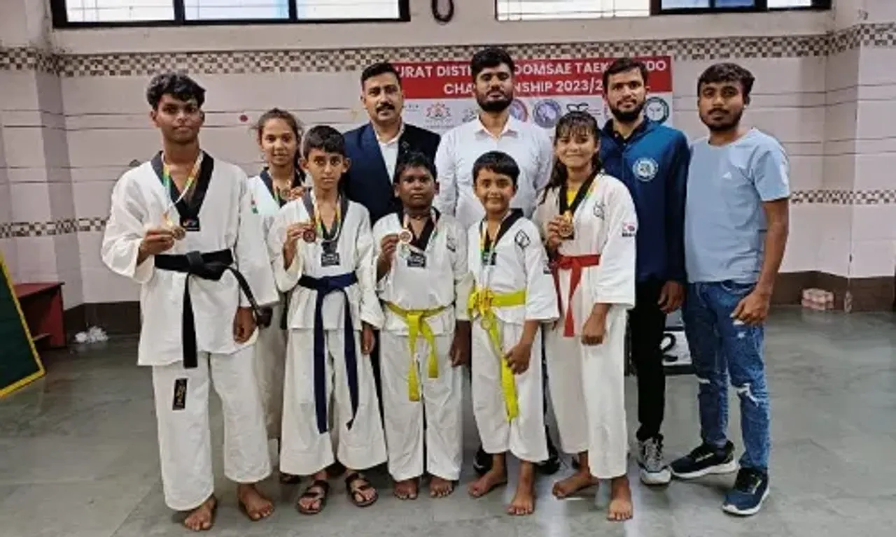 ડાંગ : ધ માર્શલ આર્ટ એકેડમી-આહવાના વિદ્યાર્થીઓએ ટેકવેન્ડો ચેમ્પિયનશિપમાં ગોલ્ડ-સિલ્વર મેડલ મેળવ્યા...