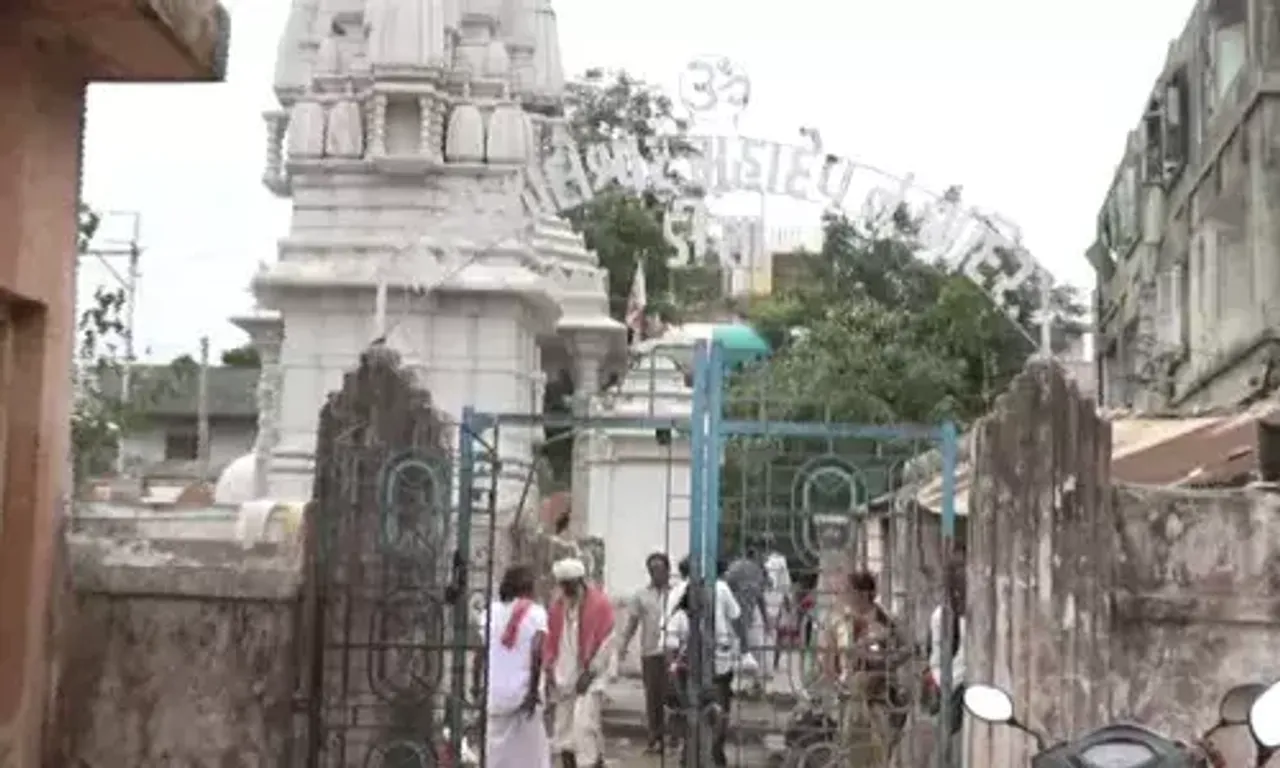 શ્રાવણ માસ વિશેષ : અંગ્રેજોના સમયમાં સૈનિક છાવણીના નામથી પ્રખ્યાત થયેલું બનાસકાંઠા-ડીસાનું રિસાલેશ્વર મહાદેવ મંદિર,વાંચો ધાર્મિક મહત્વ...