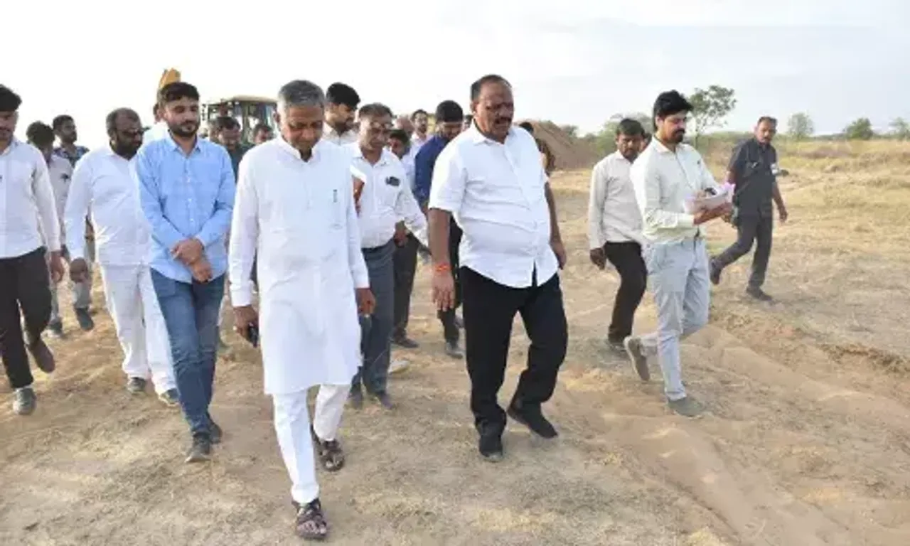 કચ્છ: જળ સંપત્તિ અને પાણી પુરવઠા મંત્રી કુંવરજી બાવળીયાએ સુજલામ સુફલામ અભિયાન અંતર્ગત ચાલતા વિકાસકામોનું કર્યું નિરિક્ષણ