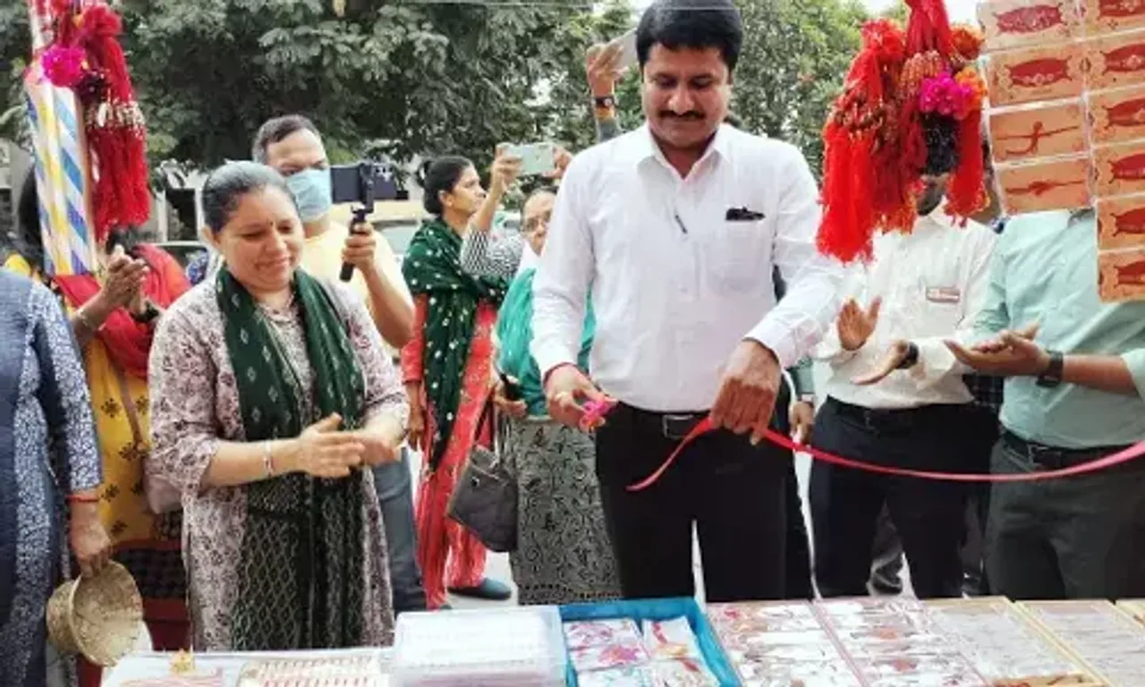 ખેડા : રાષ્ટ્રિય ગ્રામીણ આજીવિકા મિશન અંતર્ગત સખી મંડળો દ્વારા ઉત્પાદિત ચીજવસ્તુઓ સહિત રાખી મેળાનો શુભારંભ...