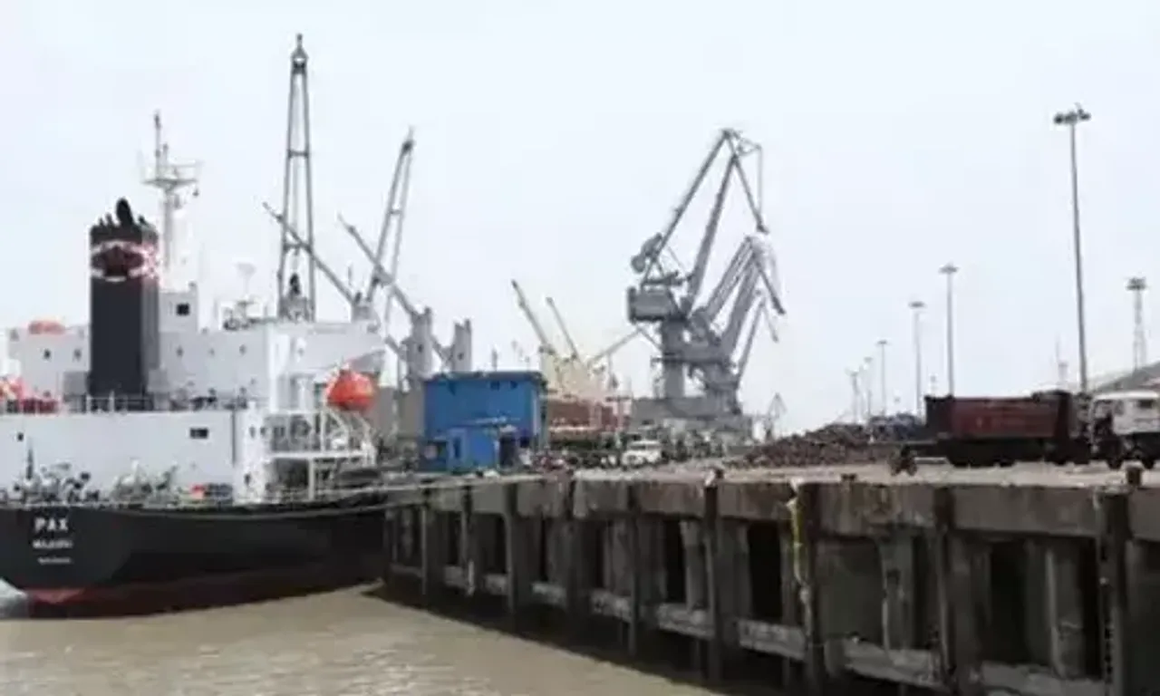 દેશમાં પ્રથમ ક્રમે:ગુજરાતના 49 બંદરેથી વર્ષે 55 કરોડ ટન માલની હેરફેર