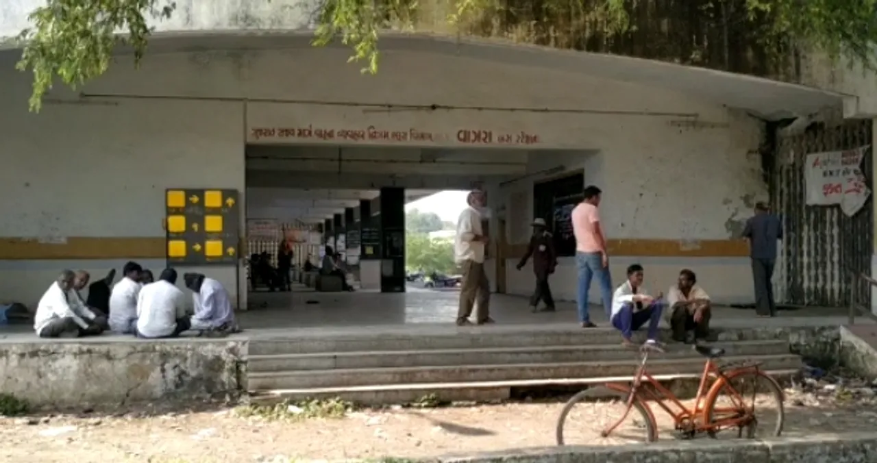 વાગરા: એસ.ટી ડેપોનો પીલર તુટતા મુસાફરોમાં ગભરાટ