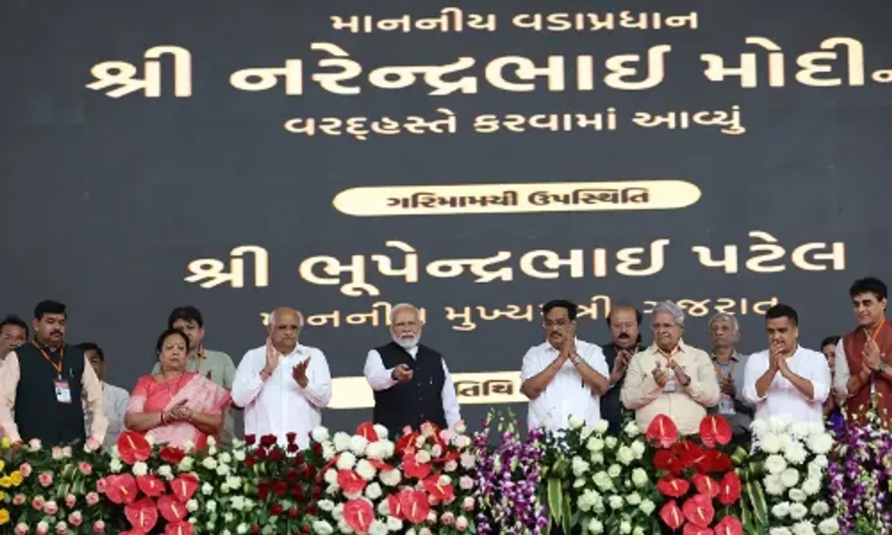 દક્ષિણ ગુજરાતમાં PM મોદીએ 44 હજાર કરોડથી વધુના વિકાસકાર્યોનું લોકાર્પણ અને ખાતમુહૂર્ત કર્યું