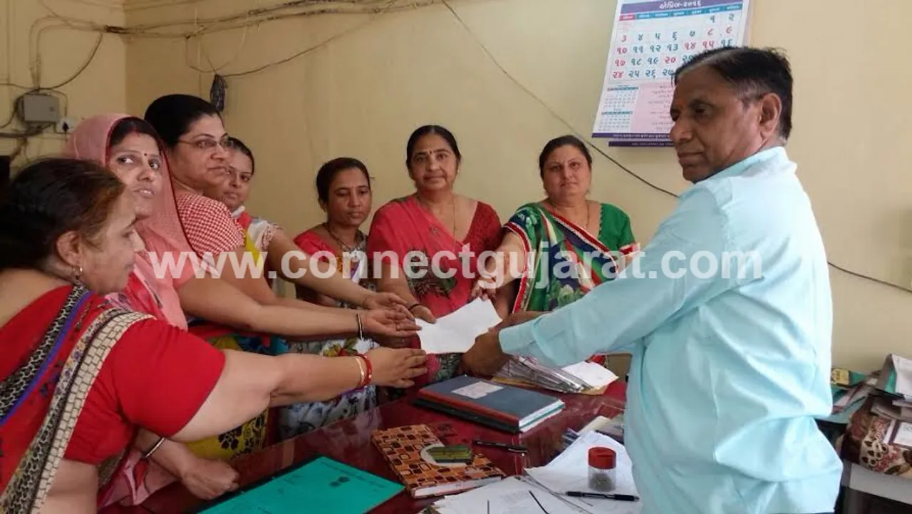 વાલિયા માં ખખડધજ માર્ગ થી વેપારીઓ પરેશાન.