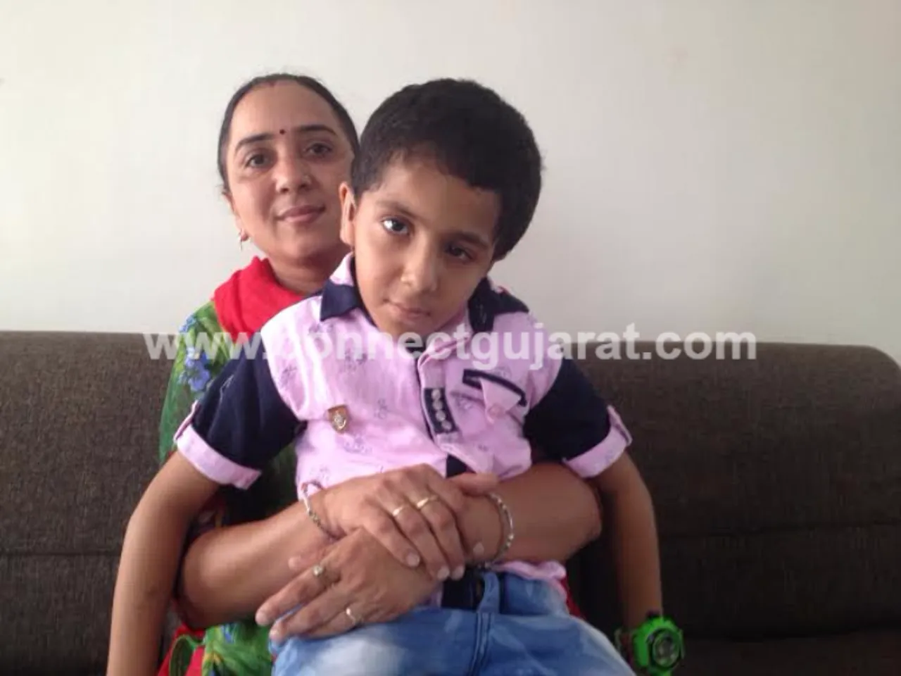 શ્રવણશકિત વિના જન્મેલા દિકરાને માઁના વાત્સલ્ય એ અપાવી શ્રવણશક્તિ