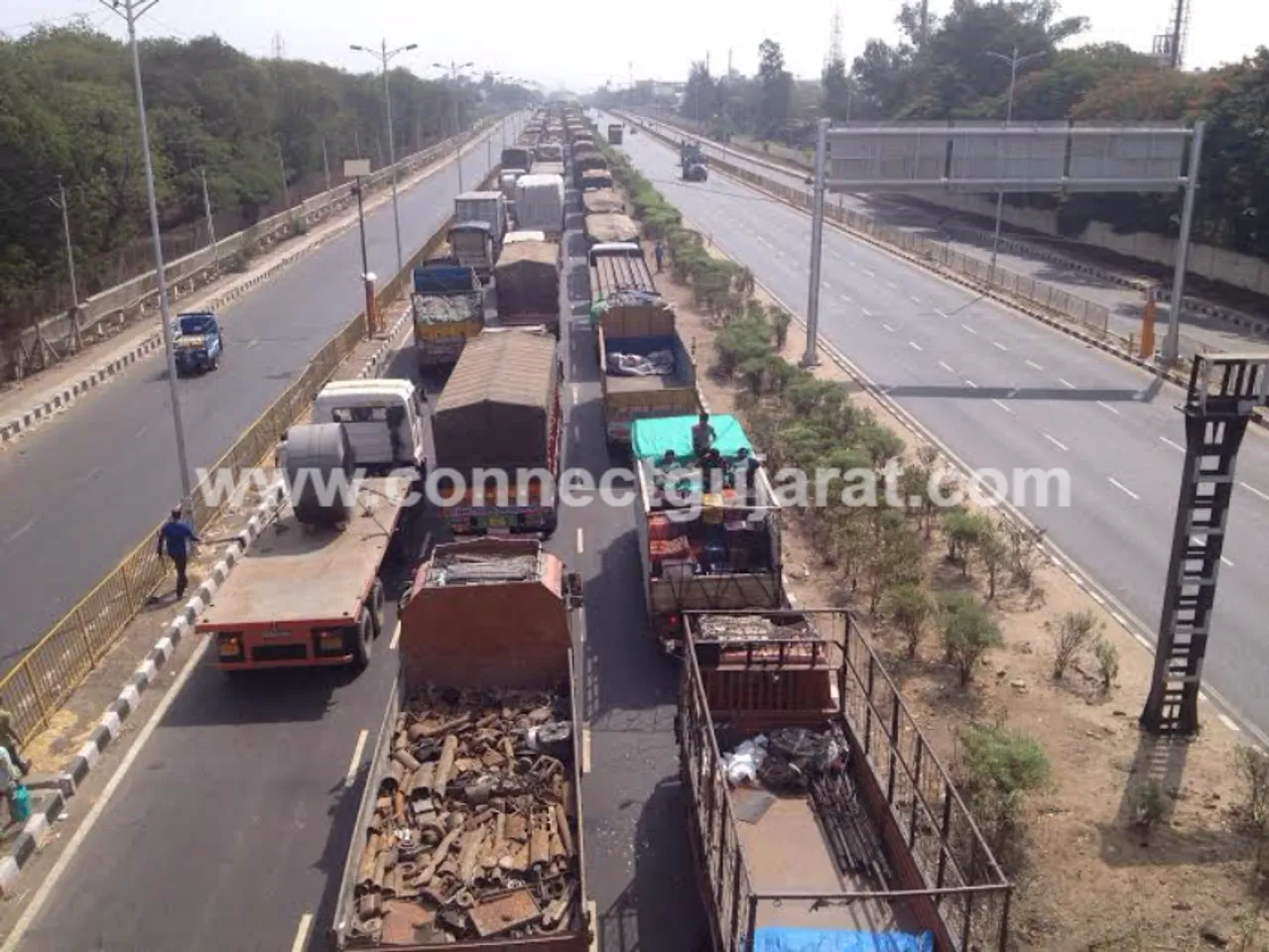 ભરૂચ નાં બંને બ્રીજ પર ચિક્કાર ચક્કાજામ