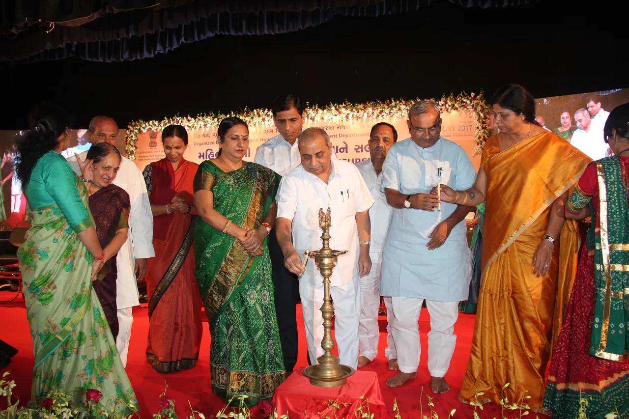 વડોદરા ખાતે નાયબ મુખ્યમંત્રી ના હસ્તે મહિલાઓ ની ઉદ્યોગ સાહસિકતા ને સલામ સેમિનાર નો પ્રારંભ કરાયો