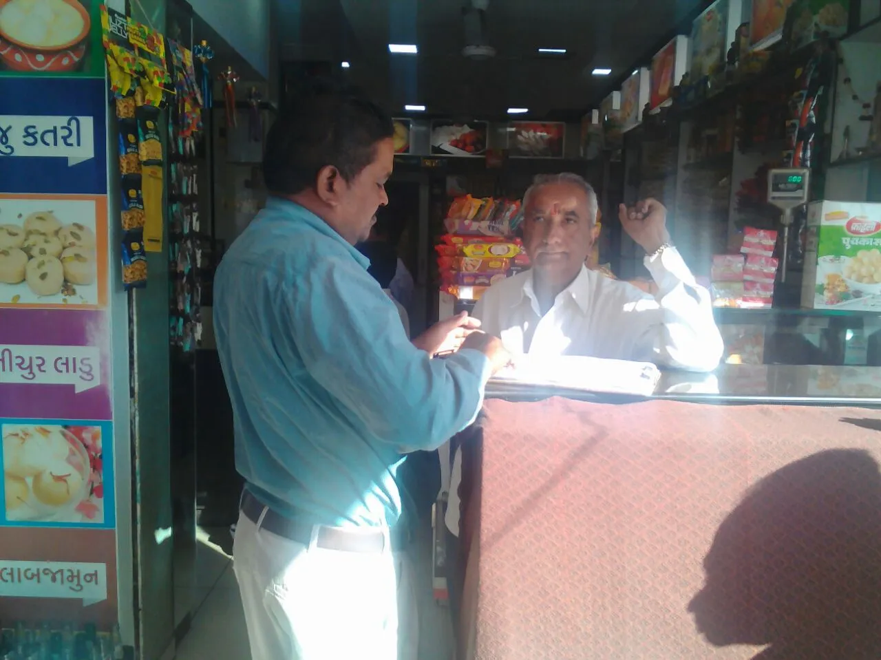 VMCના આરોગ્ય વિભાગ દ્વારા ફૂડની દુકાનો પર તવાઈ