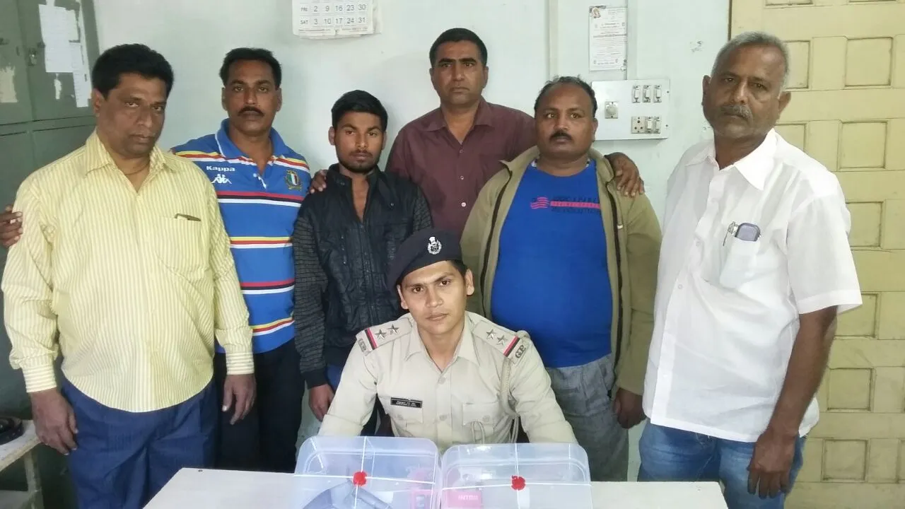 વડોદરા સ્ટેશન પાસેથી દેશી કટ્ટા સાથે બે યુવકો ઝડપાયા 
