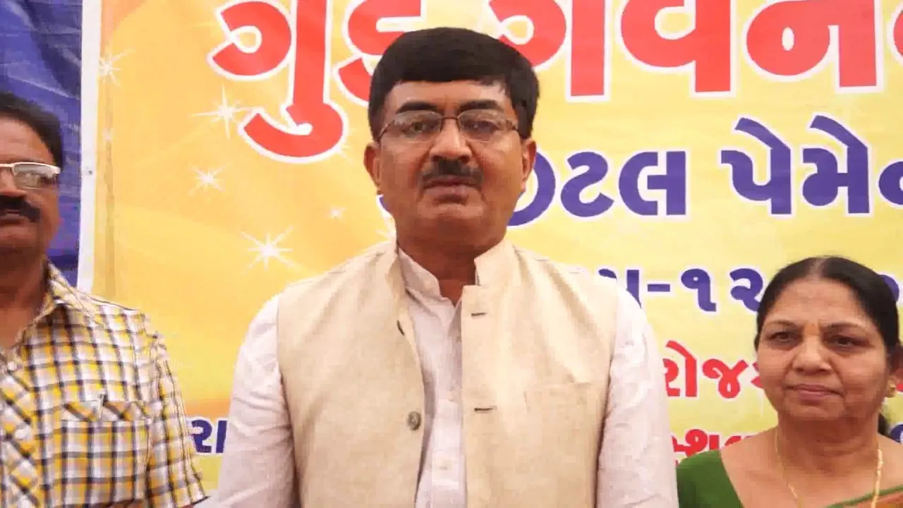 અંકલેશ્વરમાં ગુડ ગર્વનન્સ ડે નિમિતે કામદારોને પગારના ચેકનું વિતરણ કરાયુ