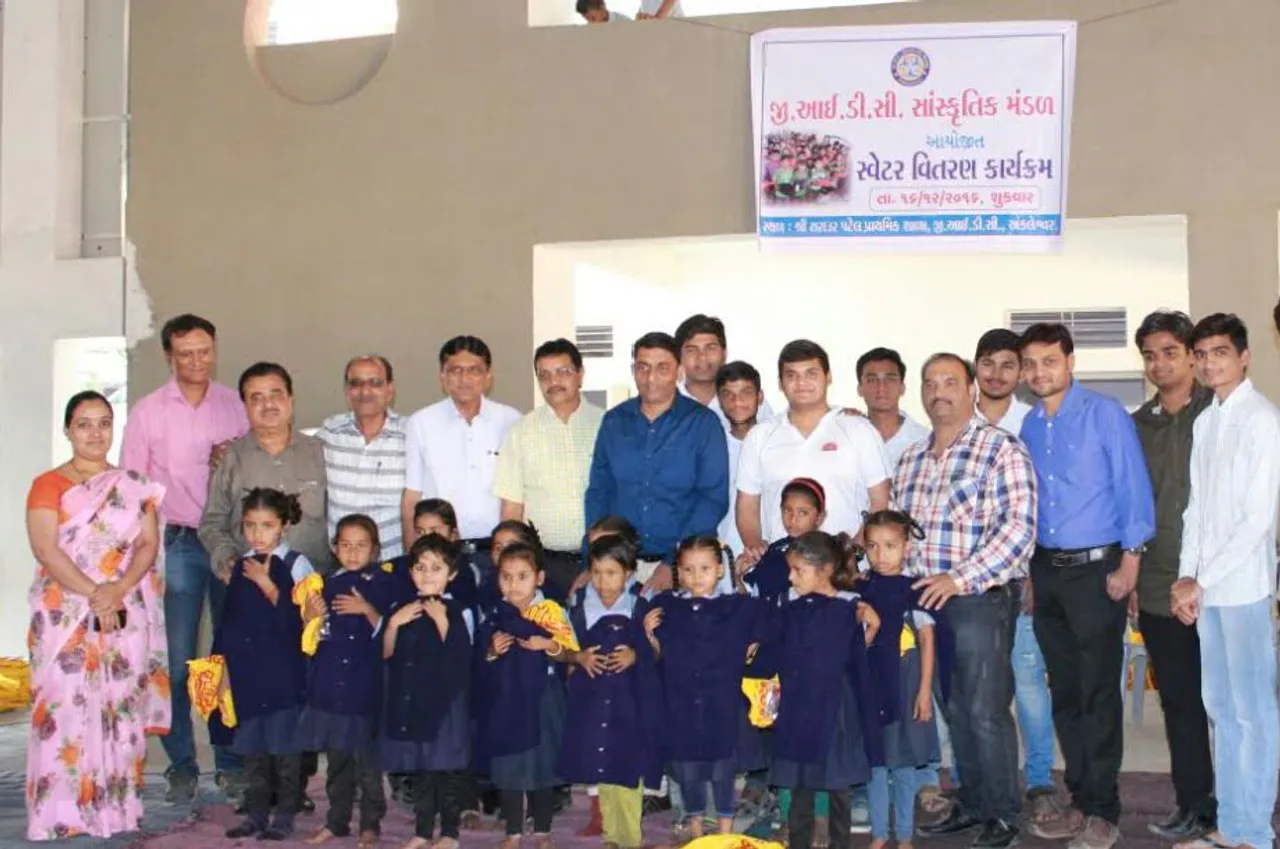 અંકલેશ્વર જીઆઈડીસી ખાતેની સરદાર પટેલ પ્રાથમિક શાળાના 750 વિદ્યાર્થીઓને નિઃશુલ્ક સ્વેટર વિતરણ કરાયુ