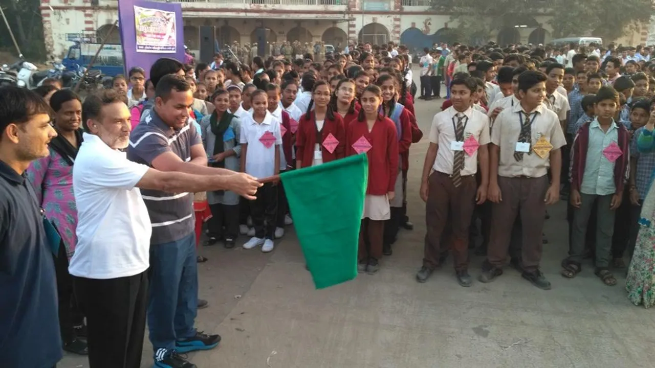 બેટી બચાવો બેટી પઢાવો અને સુરિક્ષત બાળ સુરક્ષિત ભરૂચની થીમ પર મેરેથોન દોડ યોજાઈ