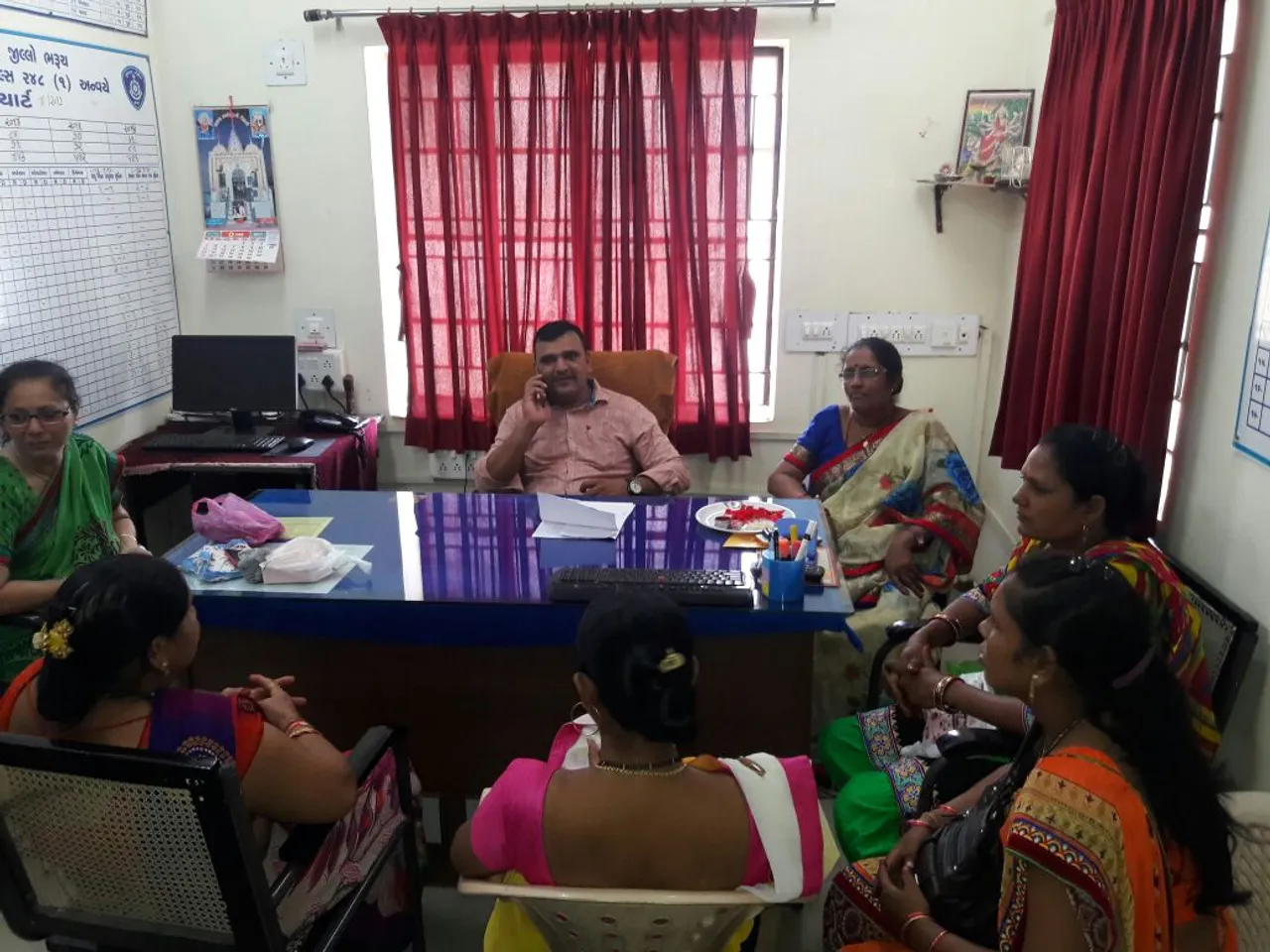 આમોદ તાલુકા મહિલા સુરક્ષા સમિતિએ પોલીસ ભાઈઓને રક્ષા બાંધી