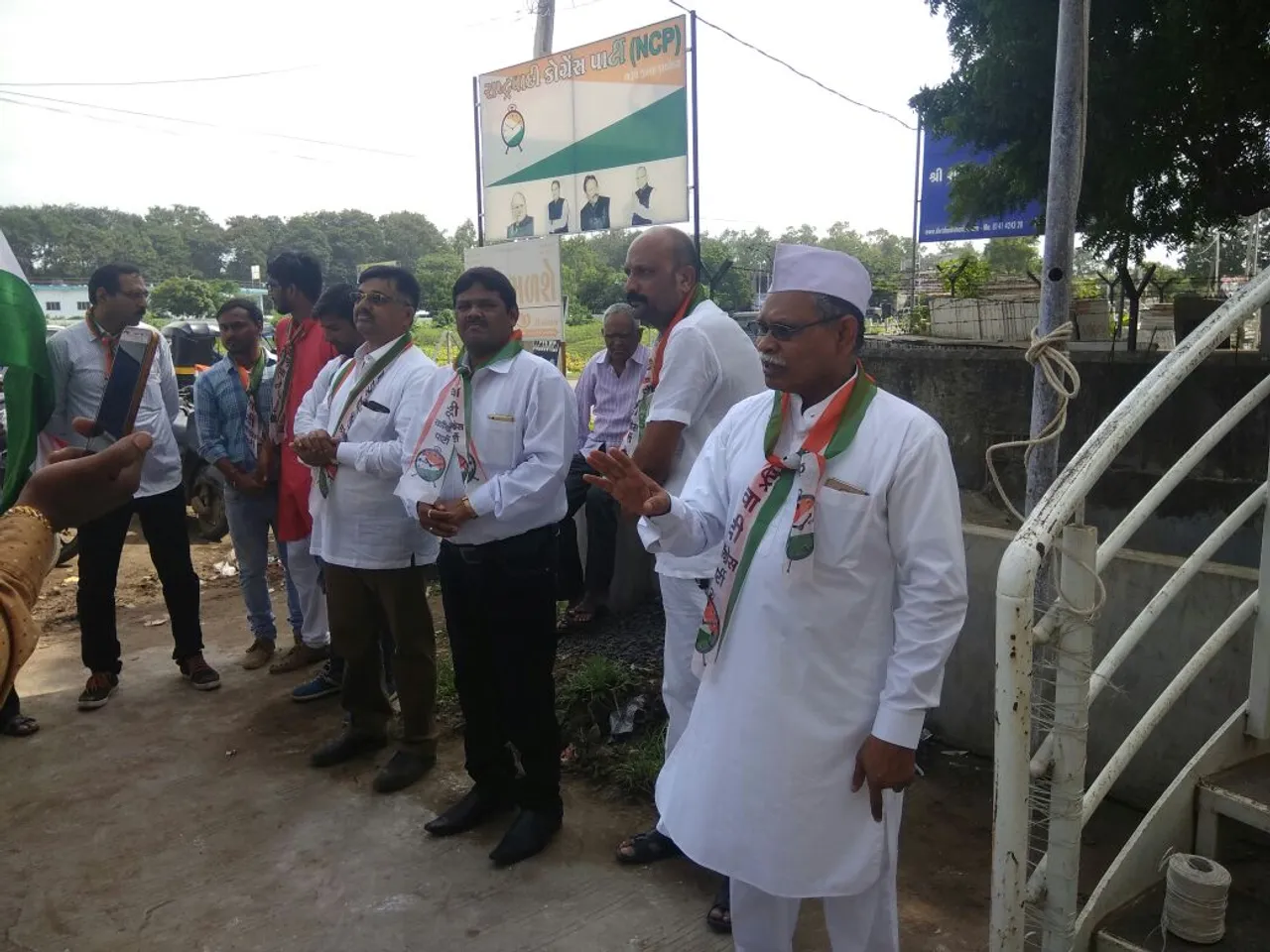 અંકલેશ્વર NCP કાર્યાલય ખાતે જિલ્લા પ્રમુખ ડી.સી.સોલંકીનાં હસ્તે ધ્વજ વંદ કરાયુ