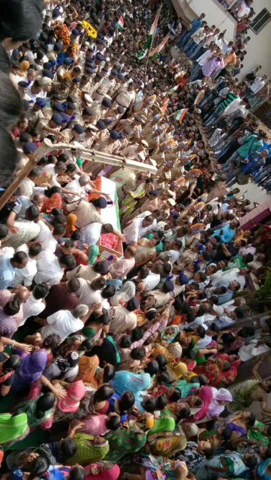 કાશ્મીરમાં શહીદ થયેલા જવાનનો પાર્થિવદેહ અમદાવાદ લવાયો