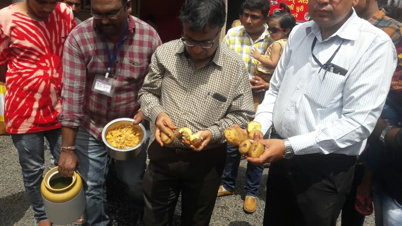 રાજકોટ આરોગ્ય વિભાગે લોકમેળામાં અખાદ્ય ચીજવસ્તુઓ નો નાશ કર્યો