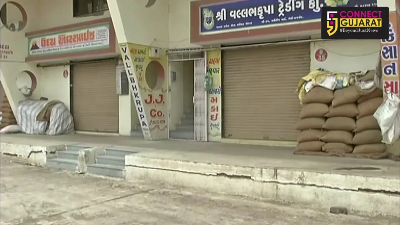 રાજકોટ માર્કેટીંગ યાર્ડમાં કમિશન એજન્ટોની હડતાલથી ખેડૂતોની મુશ્કેલી વધી