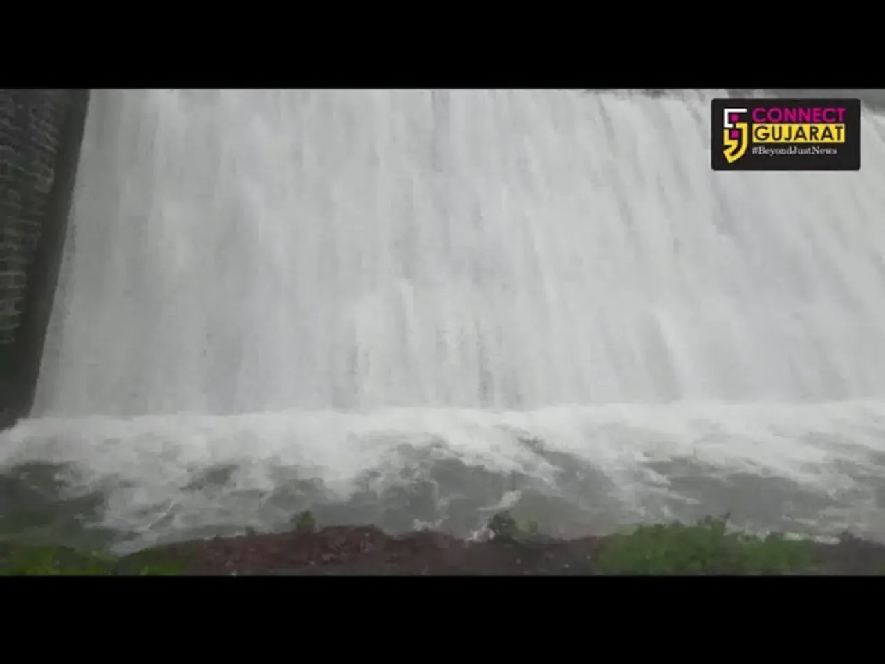 રાજકોટનો જીવાદોરી સમાન આજી ડેમ છલોછલ થતા ખુશીની લહેર પ્રસરી
