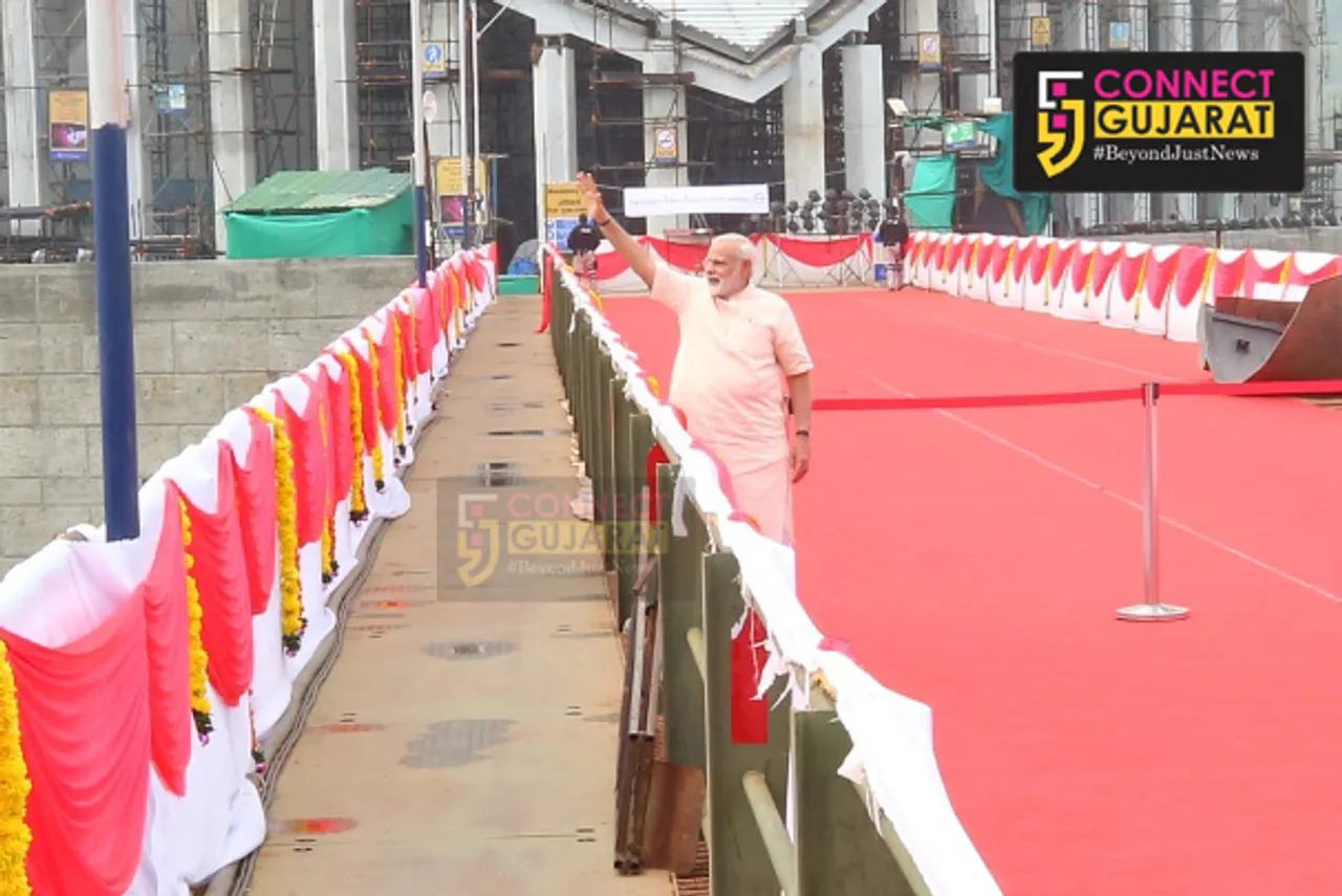 પીએમ મોદીએ નર્મદા ડેમનું  શાસ્ત્રોકત વિધિ સાથે કર્યું લોકર્પણ