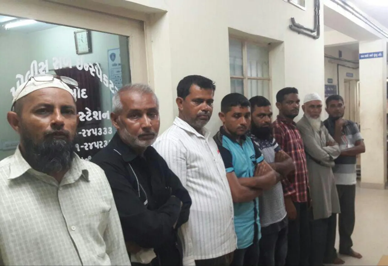 આમોદનાં આછોદ ગામ માંથી જુગાર રમતા 8 ઝડપાયા