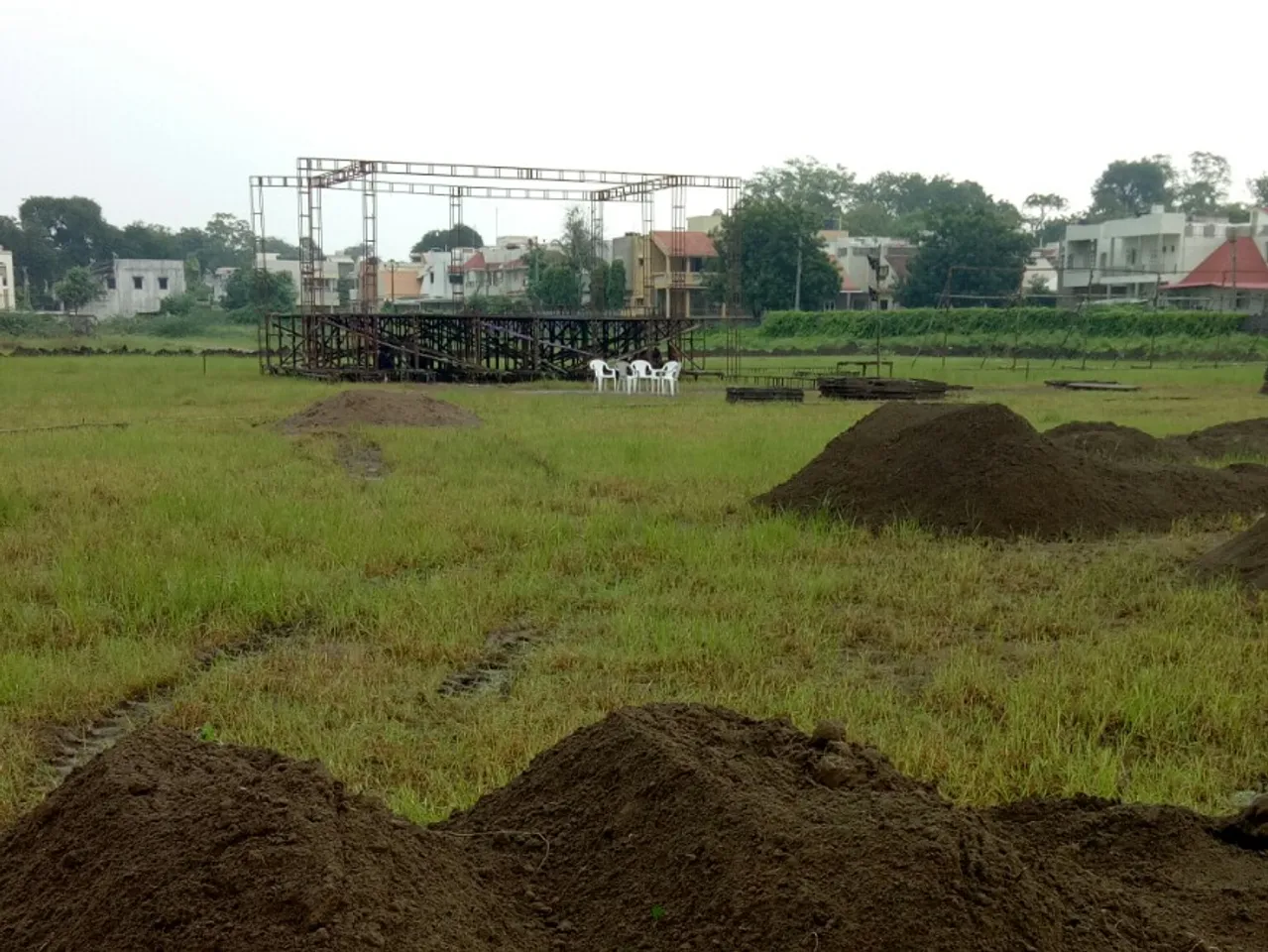 વરસાદી માહોલ સાથે નવરાત્રી મહોત્સવની તૈયારીઓ શરૂ