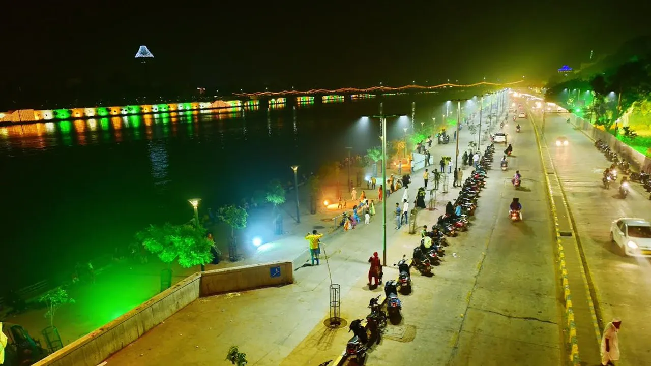 અમદાવાદમાં એરપોર્ટ થી પીએમ મોદી અને શિંઝો અબે 8 કિલો મીટર રોડ શો થકી લોકોનું અભિવાદન ઝીલશે