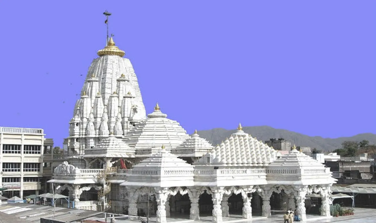 શક્તિપીઠ અંબાજીમાં ચાર દિવસમાં 17 લાખ શ્રદ્ધાળુઓએ માઁ અંબાનાં દર્શન કર્યા