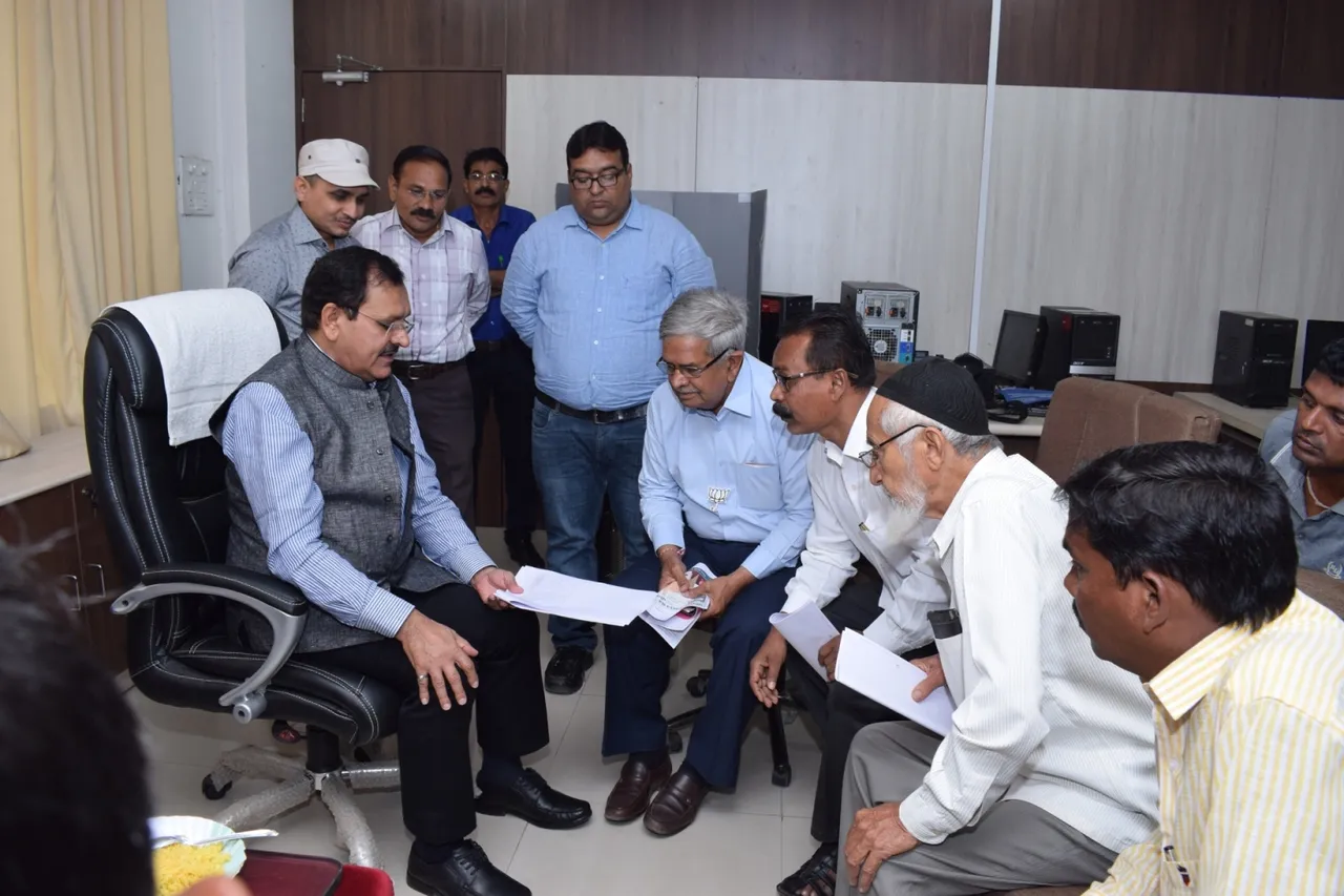 વલસાડ જિલ્લા ચૂંટણી અધિકારી સી.આર.ખરસાણે રાજકીય પક્ષો સાથે બેઠક યોજી