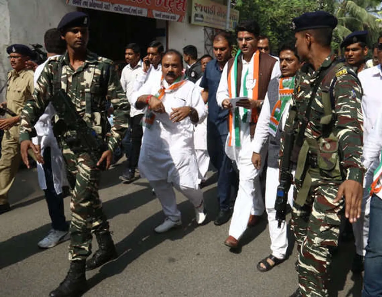 સુરતમાં કોંગ્રેસનાં યુવા નેતા સચિન પાયલટનો થયો વિરોધ