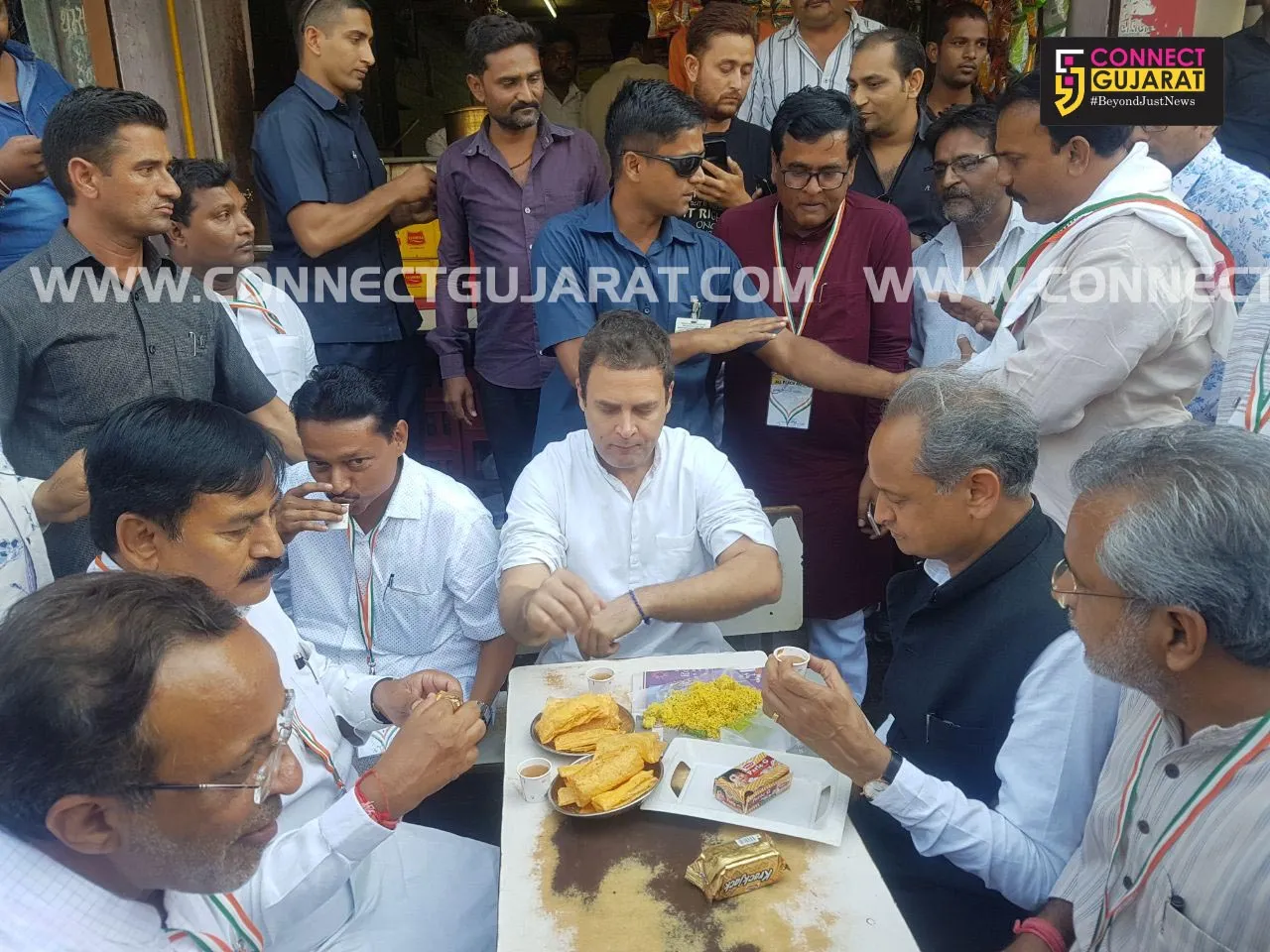 રાહુલ ગાંધીએ સુરતી નાસ્તાની મોજ માણી