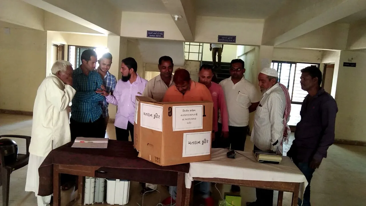 આમોદ મામલતદાર કચેરી ખાતે EVM અને VVPAT મશીનનું નિદર્શન યોજાયુ