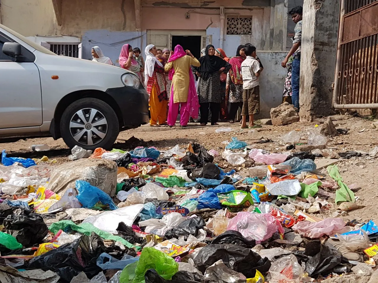 ભરૂચનાં વોર્ડ નંબર 11માં પ્રાથમિક સુવિધાનાં અભાવે સ્થાનિકોએ ચૂંટણી બહિષ્કારની ઉચ્ચારી ચીમકી